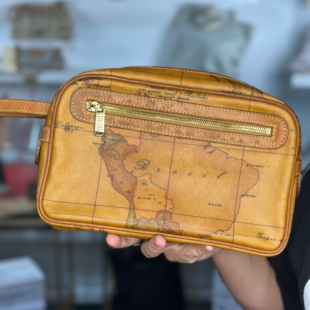 Alviero Martini Wristlet